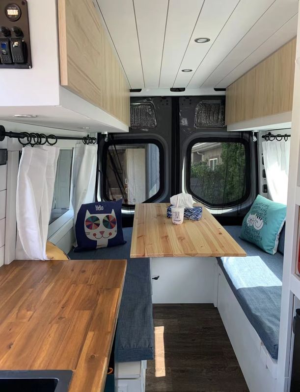 Yüksek Mukavemetli Karavan Penceresi Akrilik Levha, Farklı Karavan Tiplerine Takılan Pencereler İçin Koruma ve Uzun Ömür Sağlar